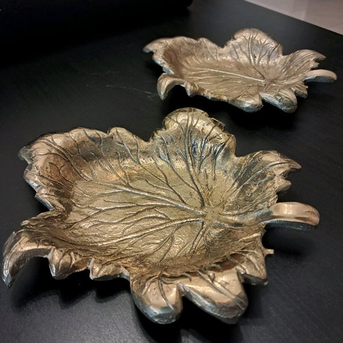 Vintage brass ashtrays leaf-shaped set of 2 like new