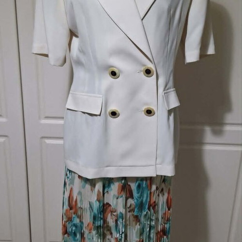 Pagani by Artemis midi chiffon skirt with pleated floral design, like new