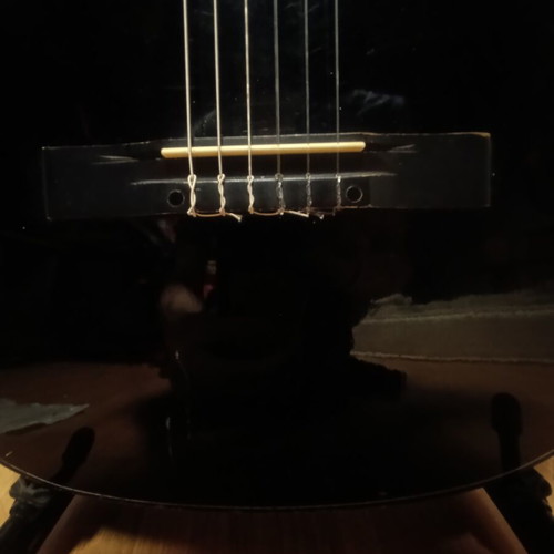 Classical guitar with new strings, 4 picks and carrying case