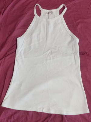 Άσπρη μπλούζα αμάνικη Bershka large 100% βαμβάκι.