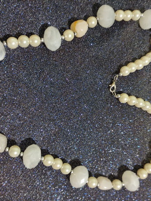 Fo Necklace 60 cm like new, white and gray