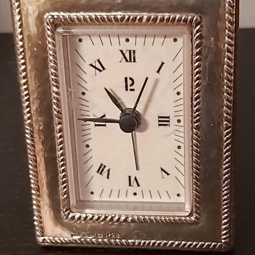 Silver tabletop clock like new, analog
