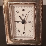 Silver tabletop clock like new, analog