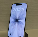 Apple iPhone 17 white 256GB with cracked screen
