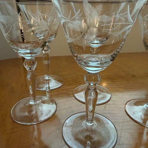 Set of 12 vintage cocktail glasses with engraved design like new