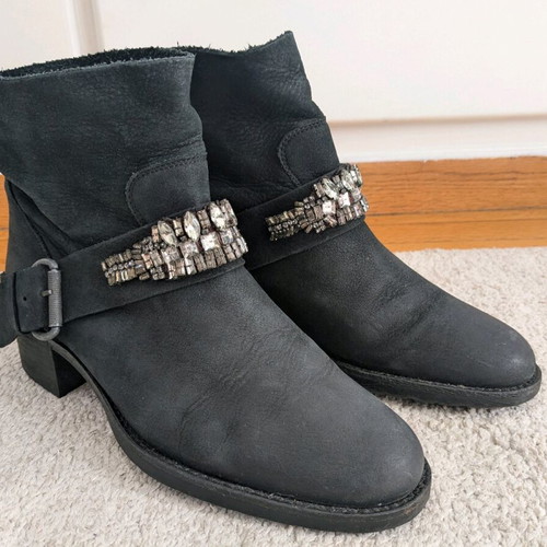 Vera Wang Lavander Label Uma crystal embellished boots like new, black
