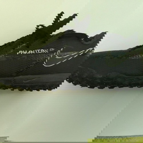 Αθλητικά παπούτσια ποδοσφαίρου σαν καινούργια, μέγεθος 39