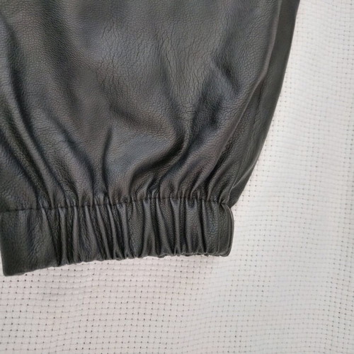 Γυναικείο faux δερμάτινο παντελόνι με λάστιχο μεταχειρισμένο, μέγεθος M