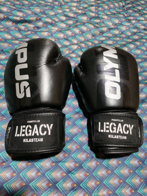 Boxing gloves synthetic leather like new, black