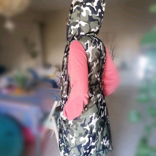 Women's camouflage vest jacket with hood like new, multicolor