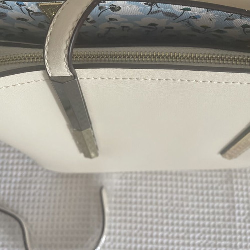 Axel shoulder bag like new, cream color