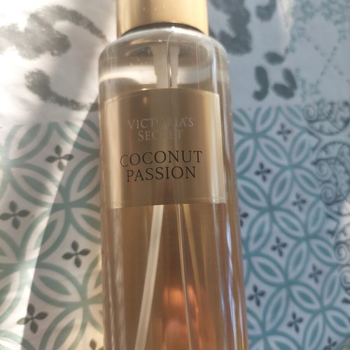 Victoria's Secret Coconut Passion Body Mist 250 ml new