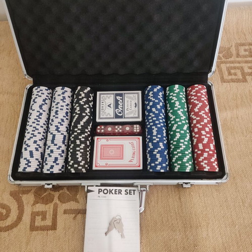 Poker set PK 1300 with 300 chips, like new