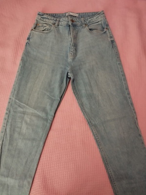 Zara high-waisted light wash jeans size 40 like new