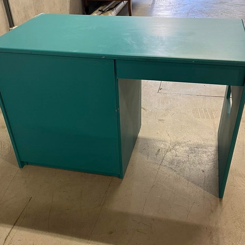 Office furniture used in very good condition