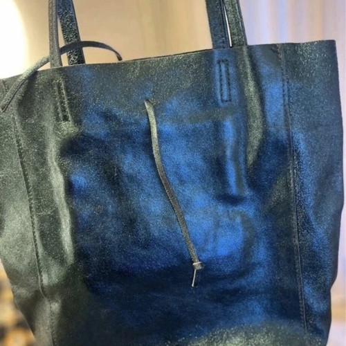 Leather shoulder bag with glossy effect metallic color like new