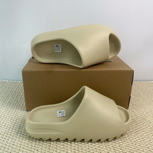 Adidas Yeezy Slides Bone like new