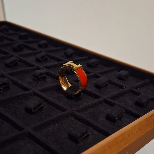 Ring Display Base like new, wooden luxury quality