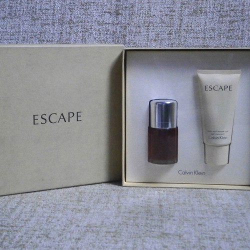 Escape Calvin Klein EDP 50ml and bath and shower gel gift set new with box