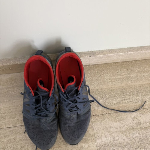 Reebok sport shoes size 45 like new, grey with orange interior