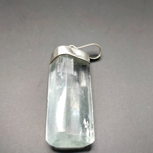 Aquamarine crystal pendant like new, turquoise