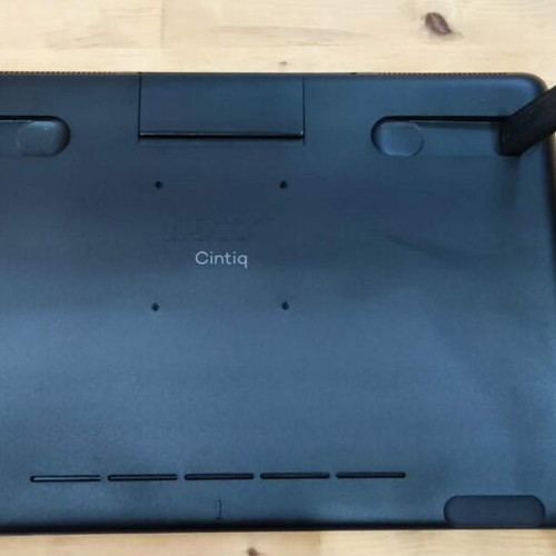 Wacom Cintiq 16 tablet like new with IPS screen and Pro Pen 2