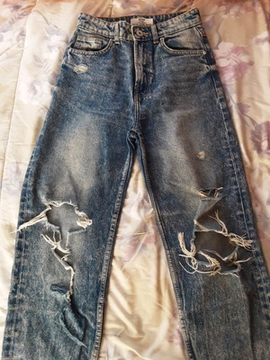 Mom jeans Bershka like new, high waist with rips, size 34