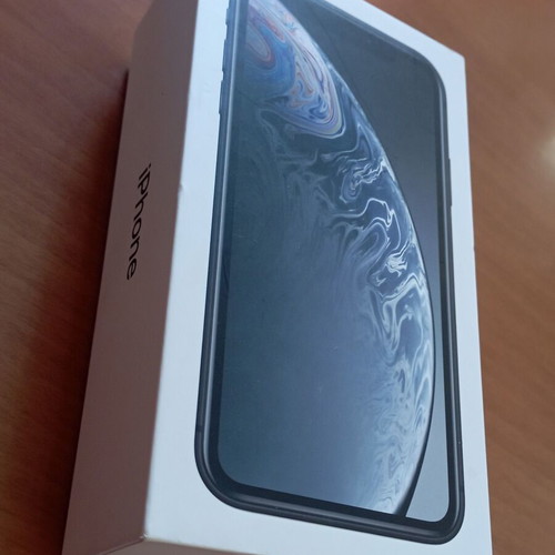 iPhone XR black like new, 64GB, with case and screen protectors