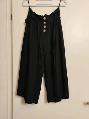 Benissimo high-waisted black pants like new with decorative buttons