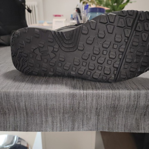Under Armour boots like new, size 45
