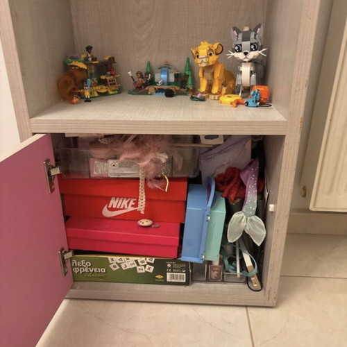 Desk and bookshelf set