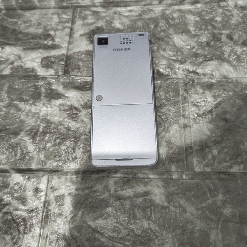 Toshiba TS608 phone with battery of unknown functionality