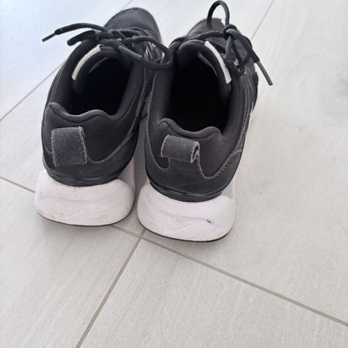 Nike Ryz 365 sport shoes size 38 used black and white unisex