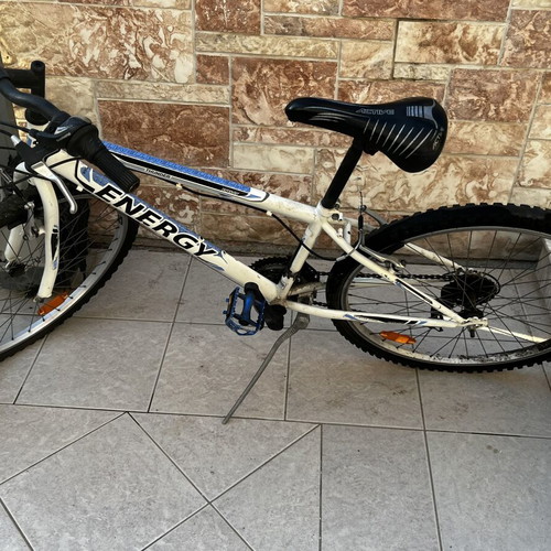 Mountain bike 26 inch silver used with speeds and V-brakes