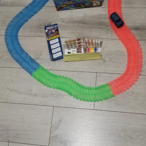 Αυτοκινητόδρομος Magic Tracks μεταχειρισμένος με led αυτοκινητάκι