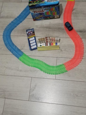 Αυτοκινητόδρομος Magic Tracks μεταχειρισμένος με led αυτοκινητάκι