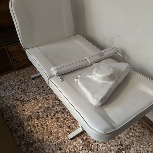 Aesthetic chairs used, set of 2, hydraulic and manual