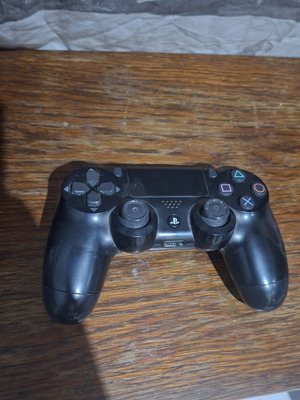PS4 controller