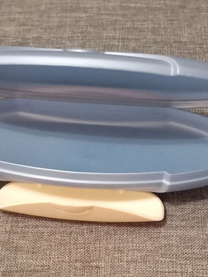 Tupperware glasses case used