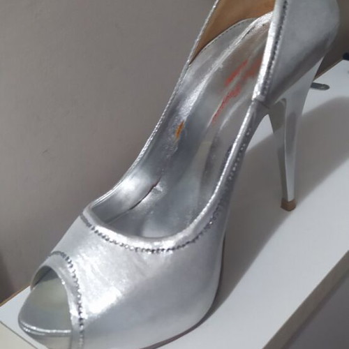Silver bridal pumps like new, size 39