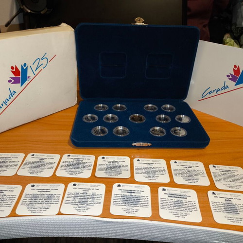 Canada 125 1992 collectible coin set like new with 12 silver proof coins