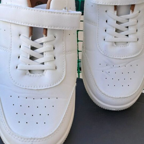 Athletic shoes like new, white with brown details, size 38