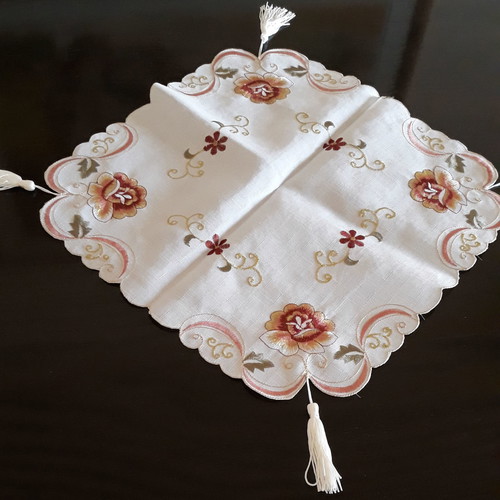 Table linens new, set of 7 with brown and gold floral pattern