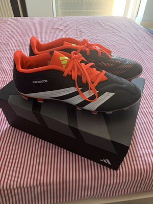 Adidas Predator football shoes, size 44, black and orange