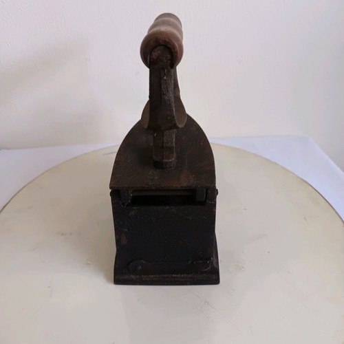 Old Charcoal Iron Used in Very Good Condition