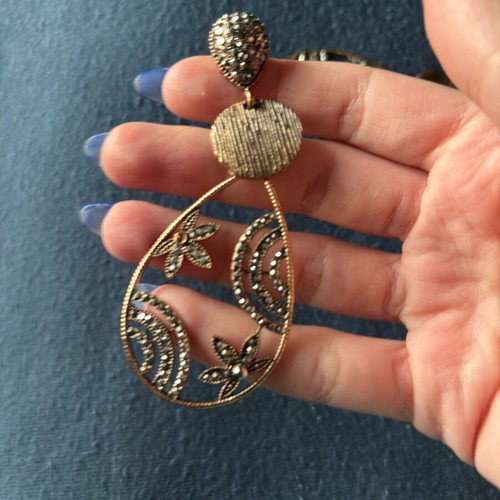 Earrings with rhinestones like new, gold-colored