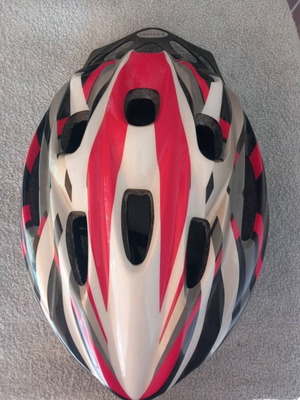 Bicycle helmet like new with 2 saddle covers