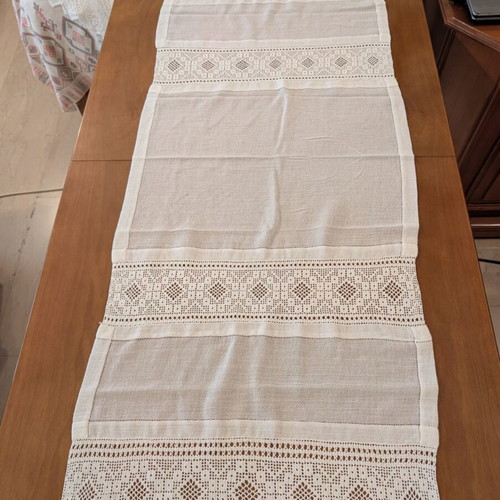 Handmade white table runner like new, 120x95 cm
