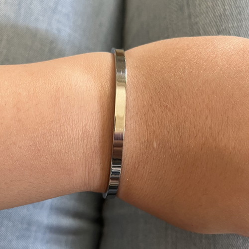 Stainless steel bracelet like new, silver color
