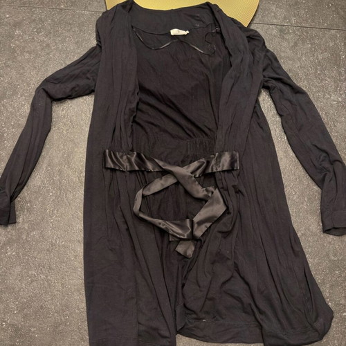Venus Victoria night robe size M like new, black